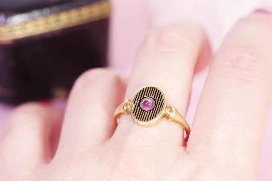 Antique black enamel ring in gold