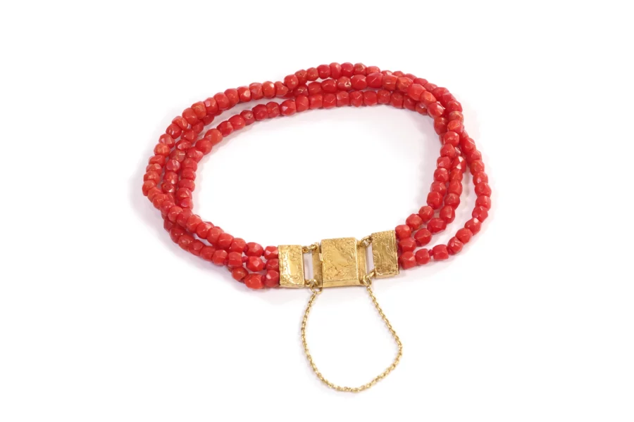 18k gold clasp coral bracelet