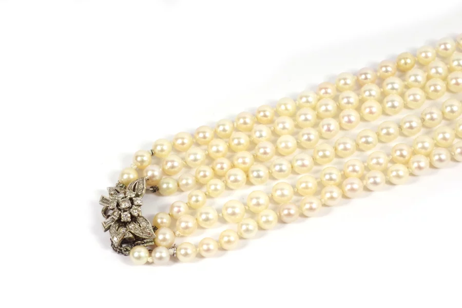 pearls necklace with a diamond clasp