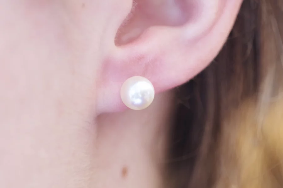 pre-owned pearl earrings in gold