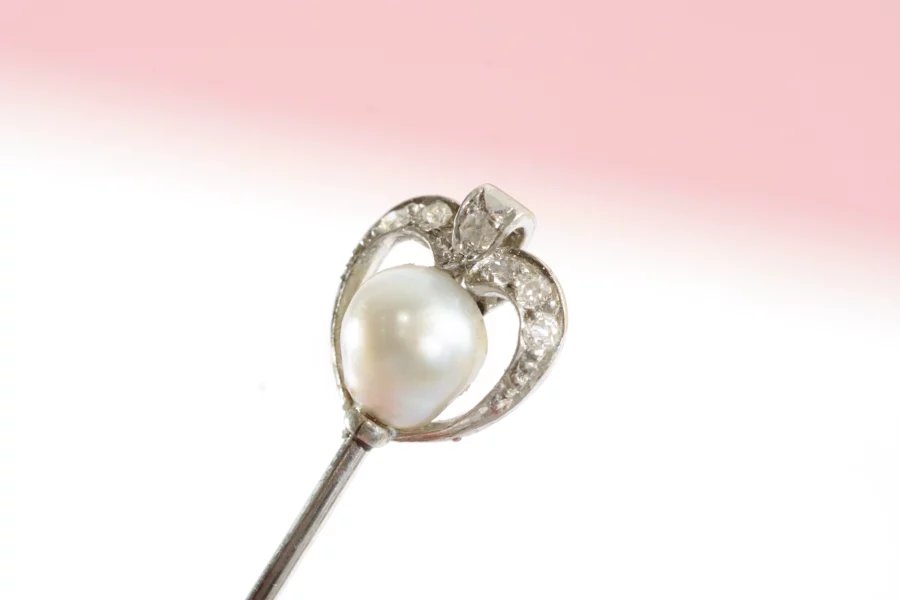 Art Deco natural pearl tie pin in platinum
