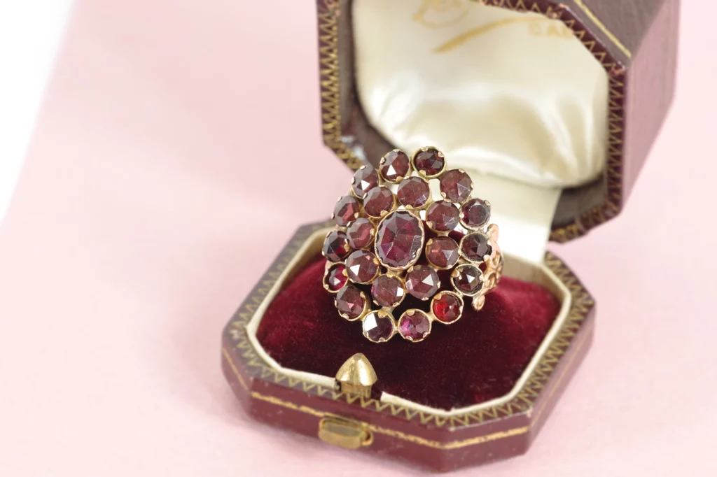 Antique Perpignan garnets ring in gold