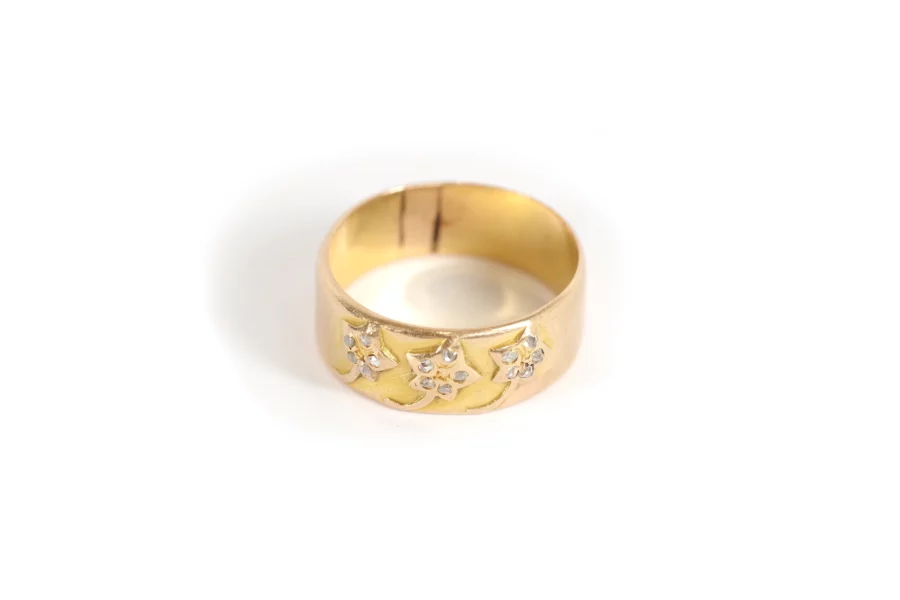diamond ivy ring in gold