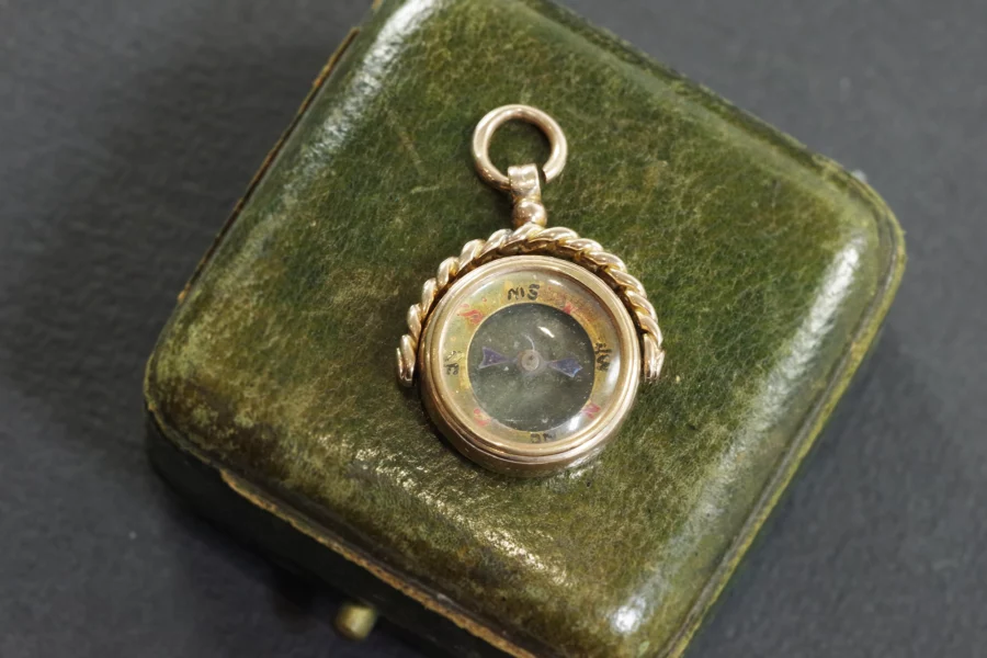 Victorian compass gold pendant