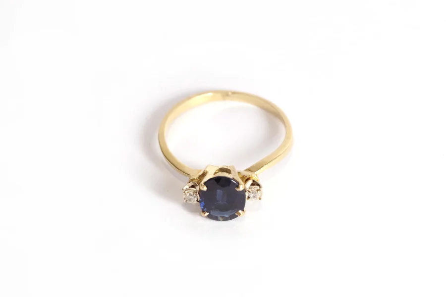 trilogy sapphire ring in gold
