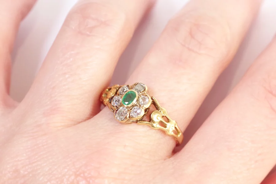 Cluster emerald diamond ring