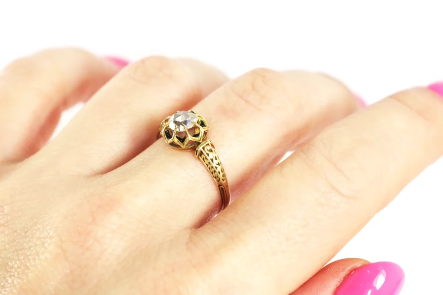 Diamond solitaire ring in gold