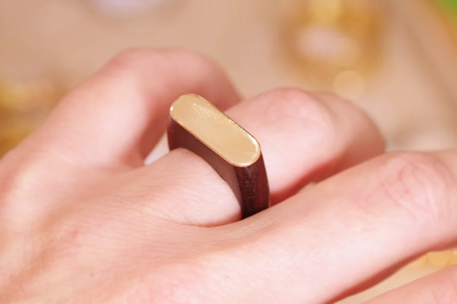 Gold wood signet ring Pery and sons