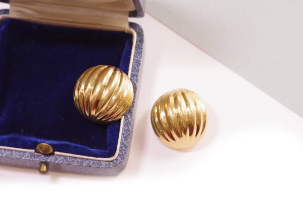 Vintage gold clip earrings