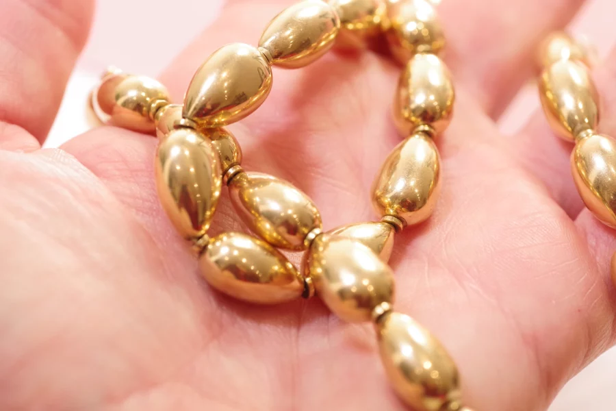Vintage gold beads necklace