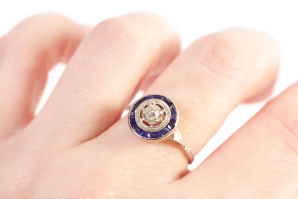 Art Deco sapphire ring in gold