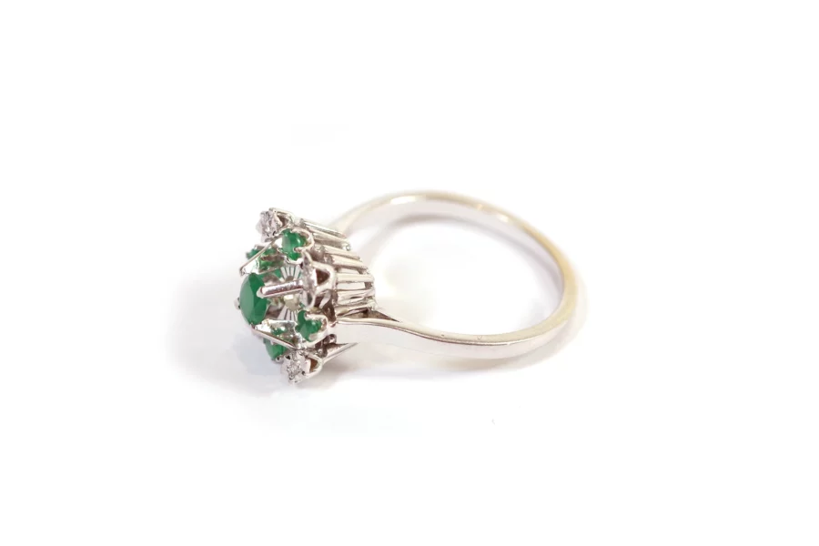 gold seventies ring chrysoprase emerald