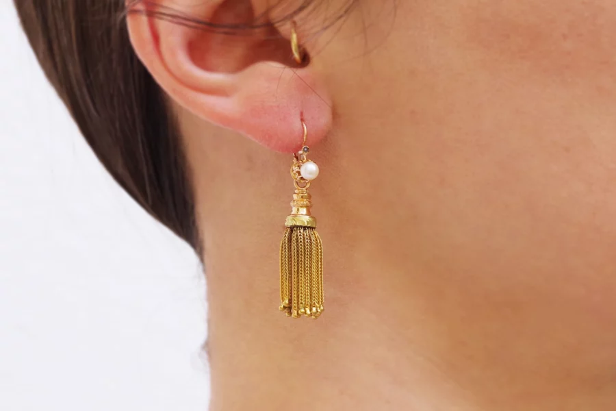 Antique tassel earrings in gold