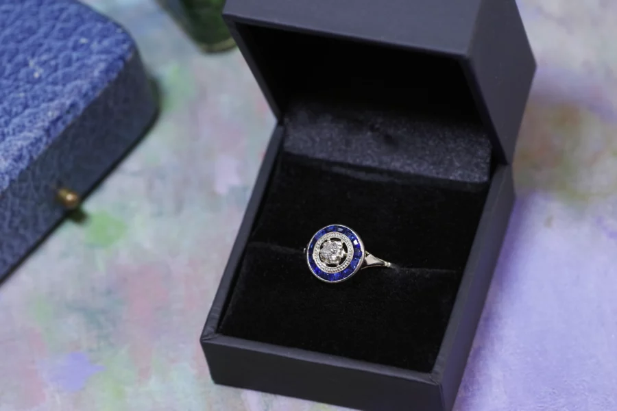 Sapphire roung art deco ring