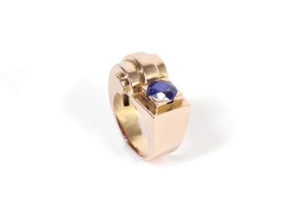 Sapphire tank ring in gold