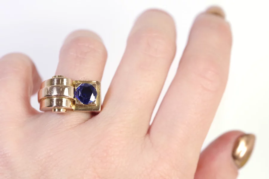 Synthetic sapphire ring in gold