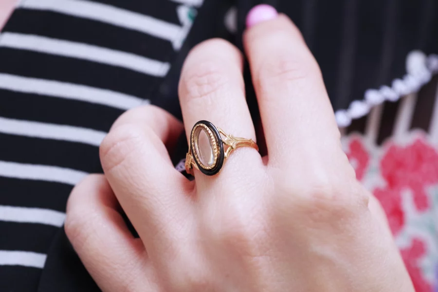 Gold secret locket ring