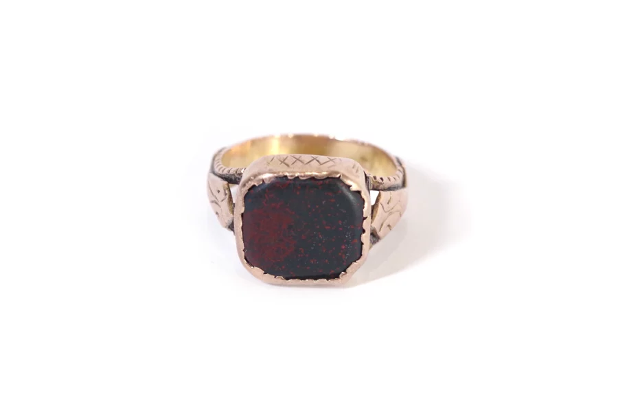 Victorian bloodstone ring in gold