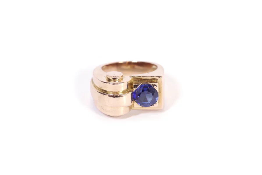 Tank sapphire ring in gold