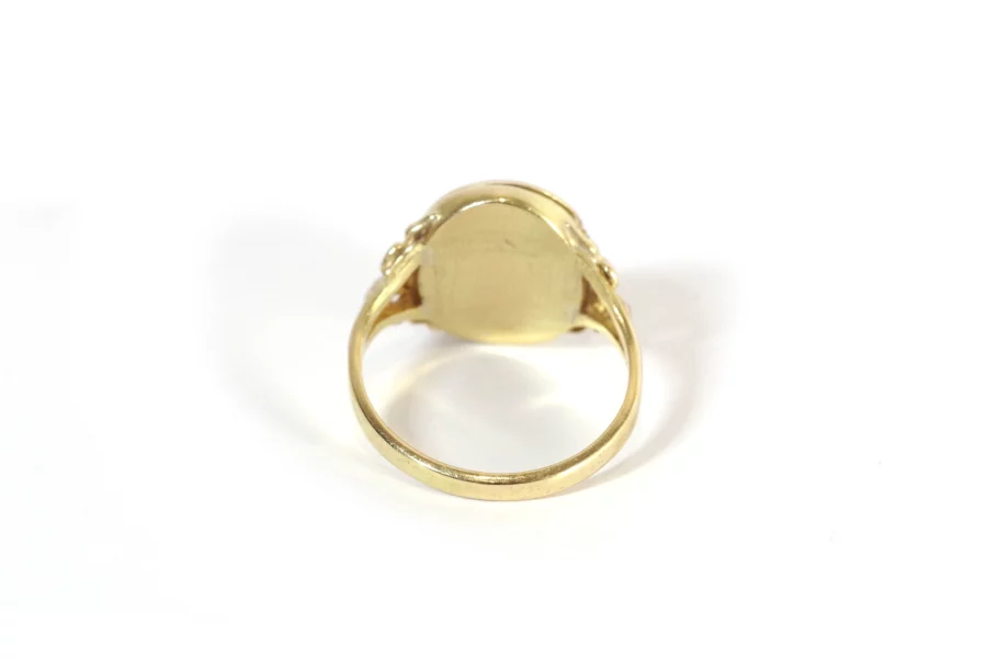 Victorian secret locket ring in gold