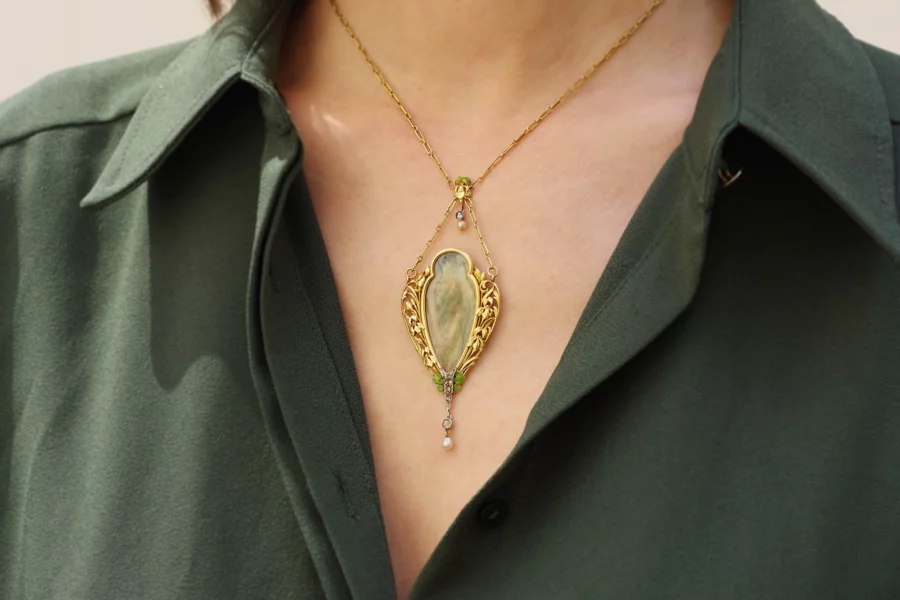 Art Nouveau gold diamond flower necklace