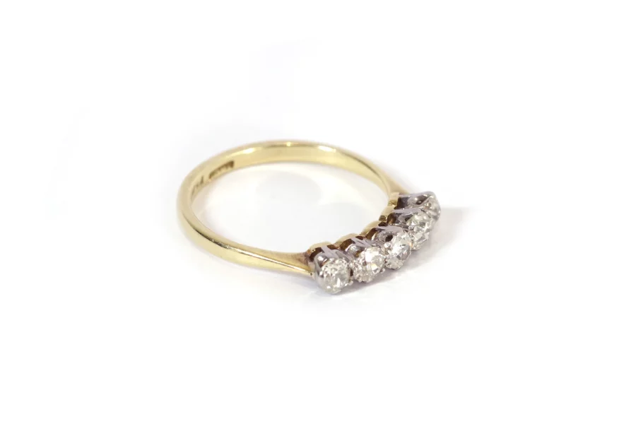 Old cut diamond ring in gold