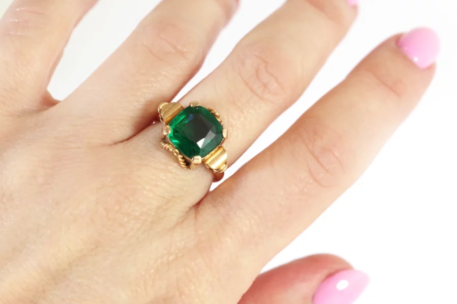 Vintage gold ring green stone
