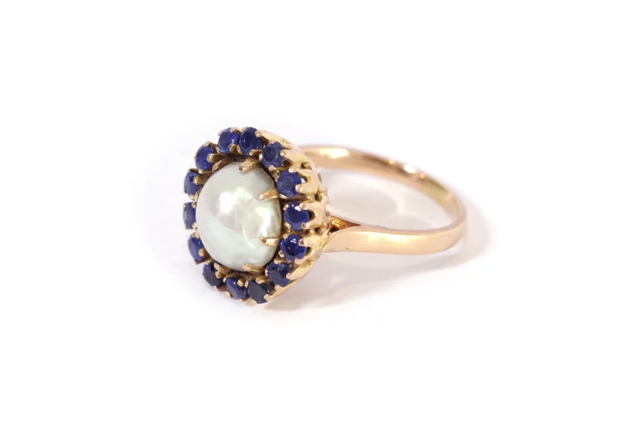 Cocktail sapphire retro gold ring