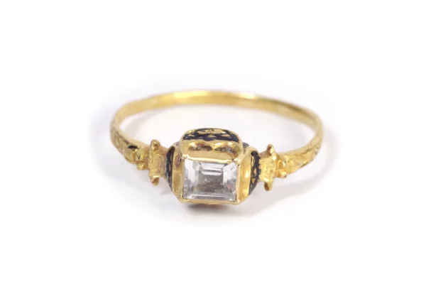 Rock cristal gold enamel ring
