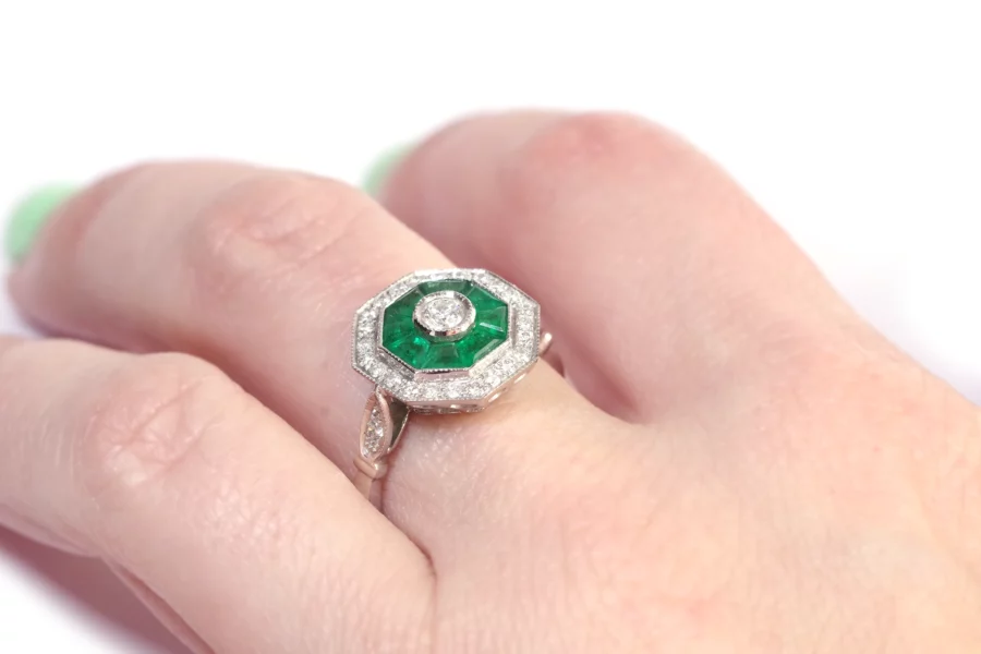 Vintage emerald diamond ring