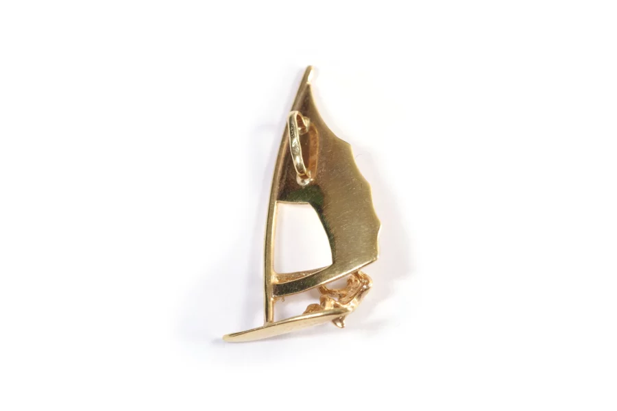vintage windsurf pendant in gold