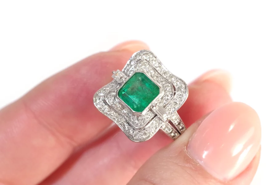 Square emerald gold ring