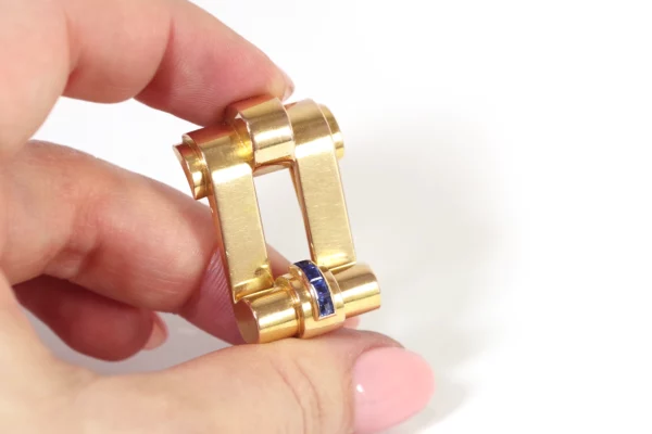 Retro lapel clip with sapphires
