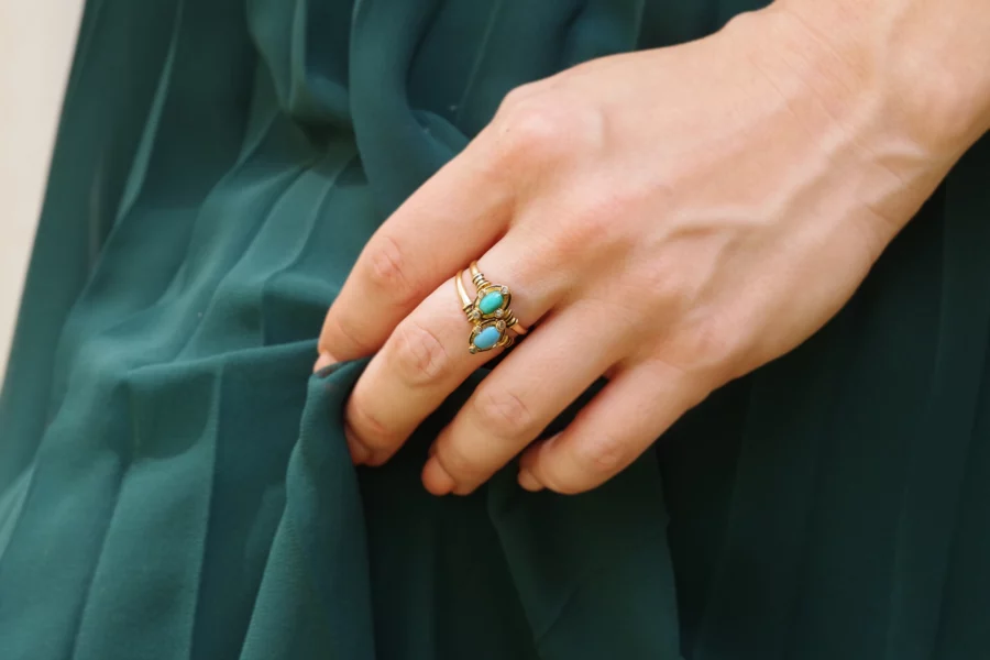 Turquoise imitation gold ring enamelled