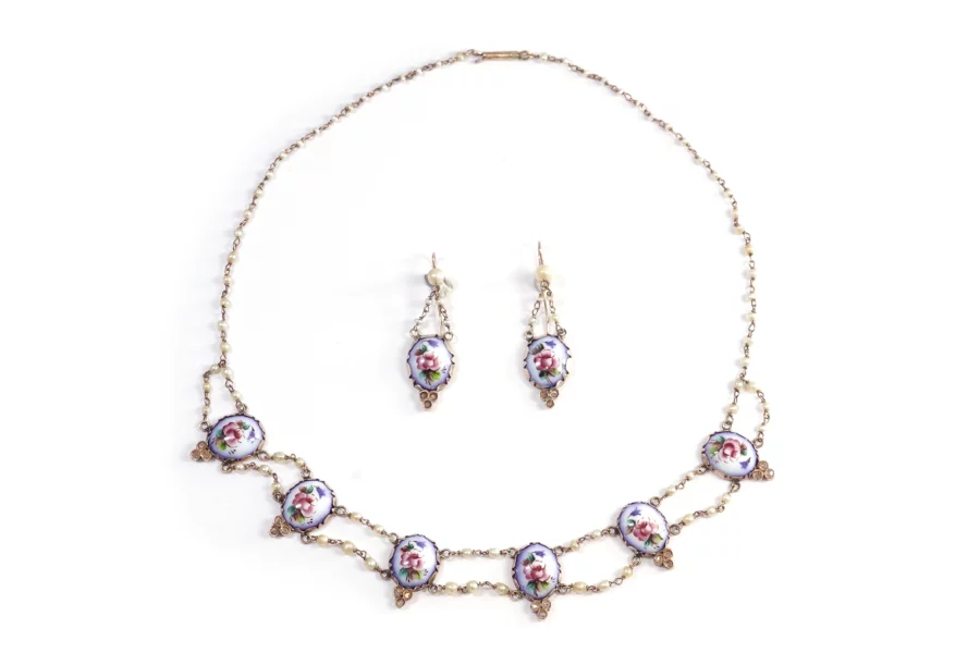 Dutch gold enamel half-set necklace and earrings