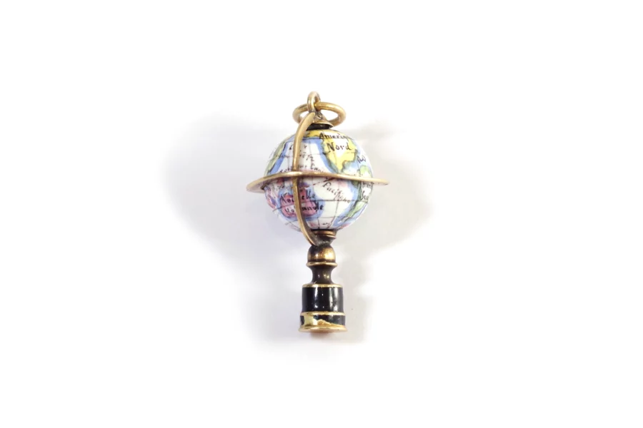 Pendentif map monde globe en or