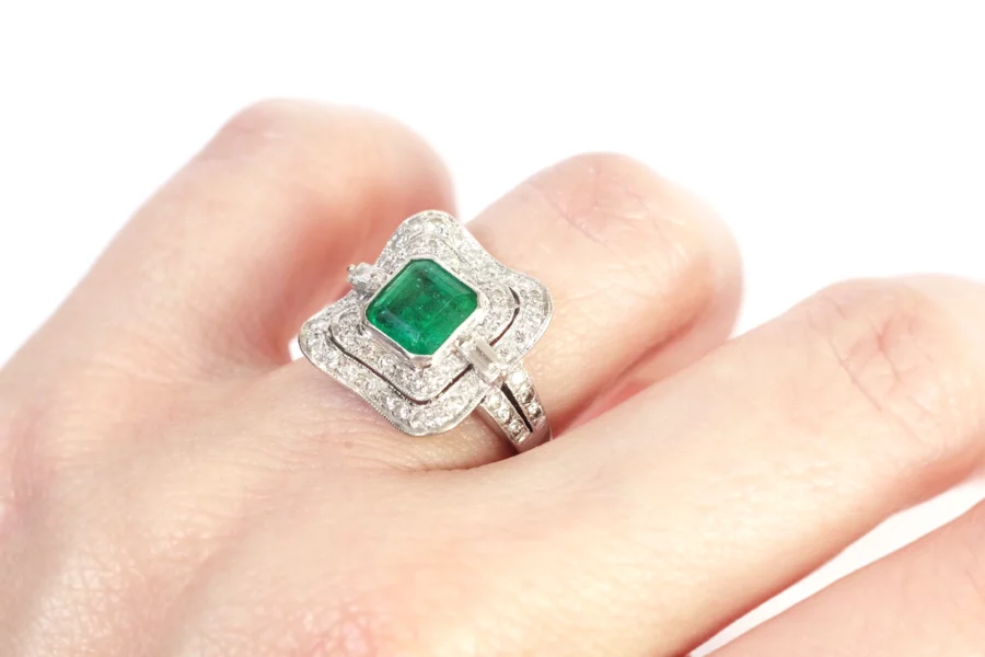 Vintage emerald gold ring