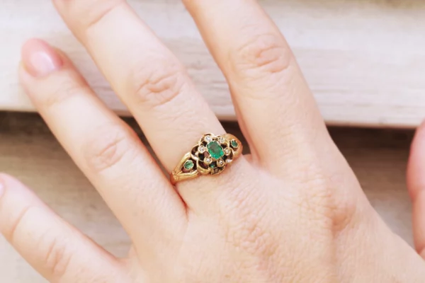 emerald diamond ring in gold