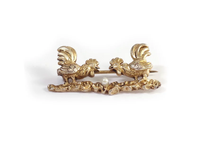 Pearl rooster fighting brooch