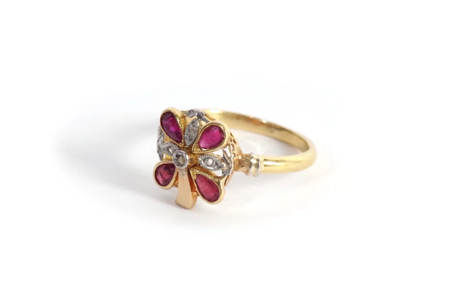 Antique clover ruby ring in gold