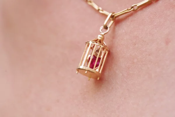 Pendentif amour en cage