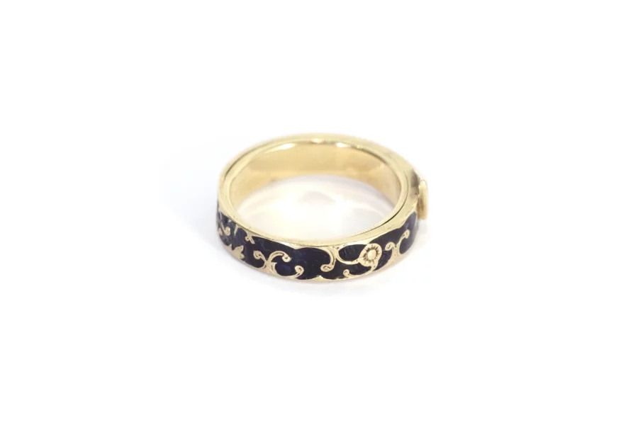 Black enamel mounring belt ring