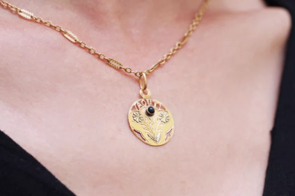 August medal pendant in gold