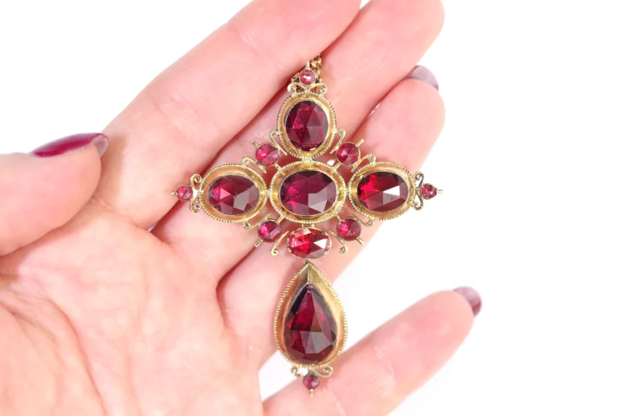 Victorian perpignan garnet pendant