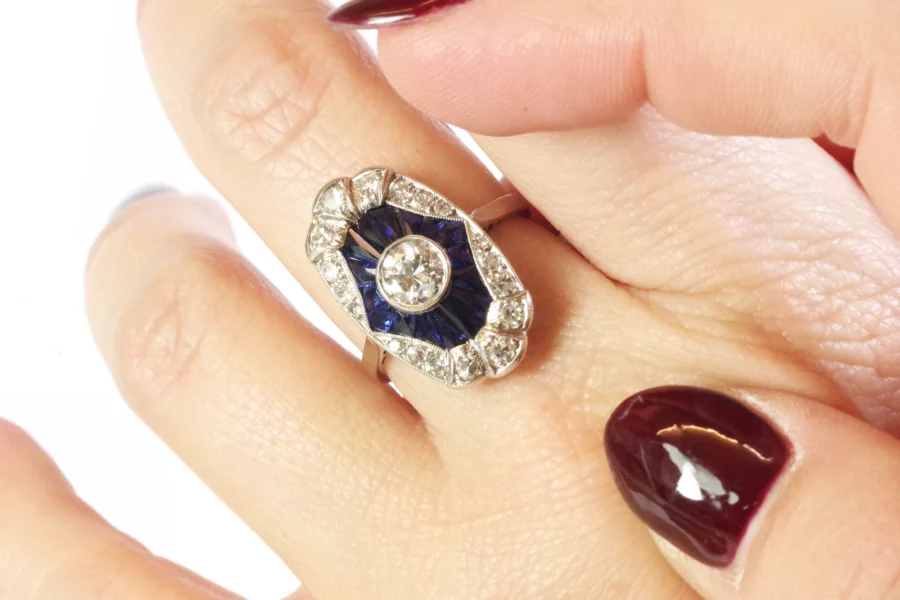 sapphire and diamond ring