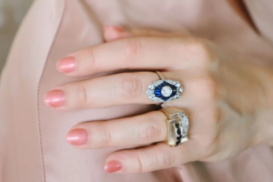 Art deco sapphire ring in gold