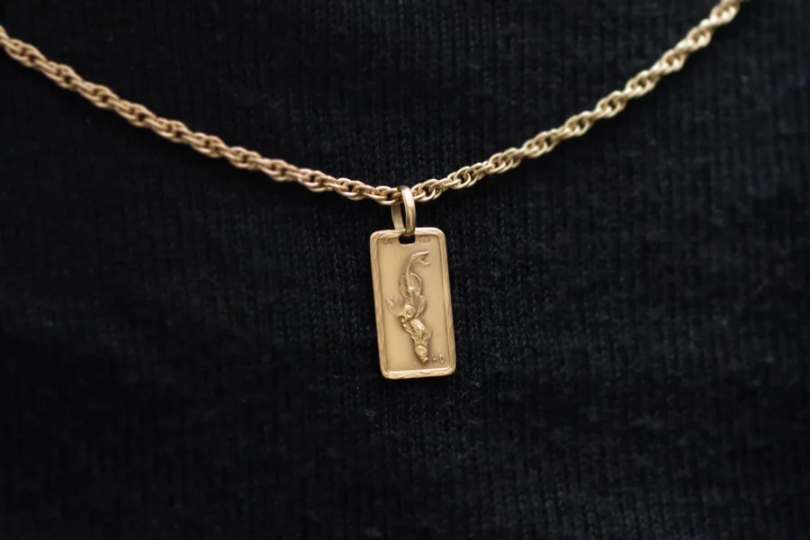 Pre-owned zodiac Pisce pendant