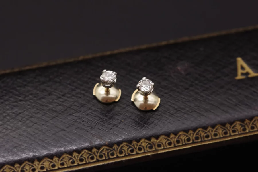 platinum stud earrings