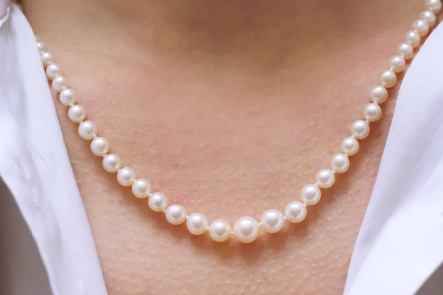 Cultured pearl necklace