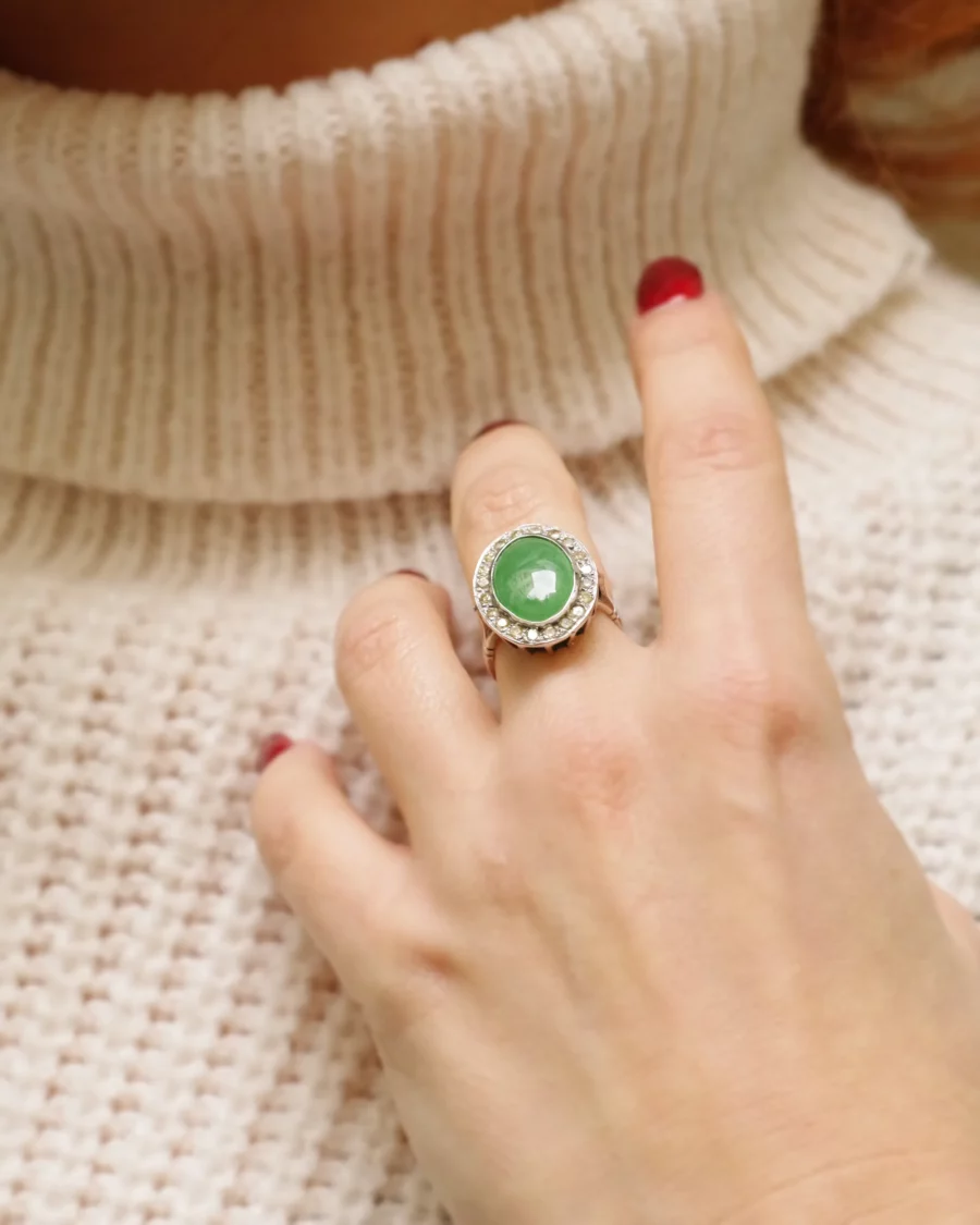 Vintage jade cabochon ring